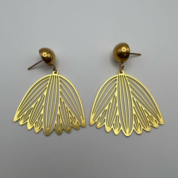 Delicate Flirty Floral Brass Earrings - Elegant Delicate Boho Chic Earrings - Picture 7 of 15